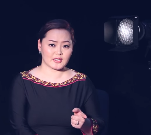 Жүжигчин Г.Ундармаагийн “даль жигүүрийг хугалах ч гэж дээ”